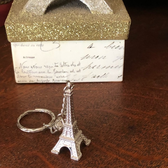 Eiffel Tower key chain… - Picture 2 of 2